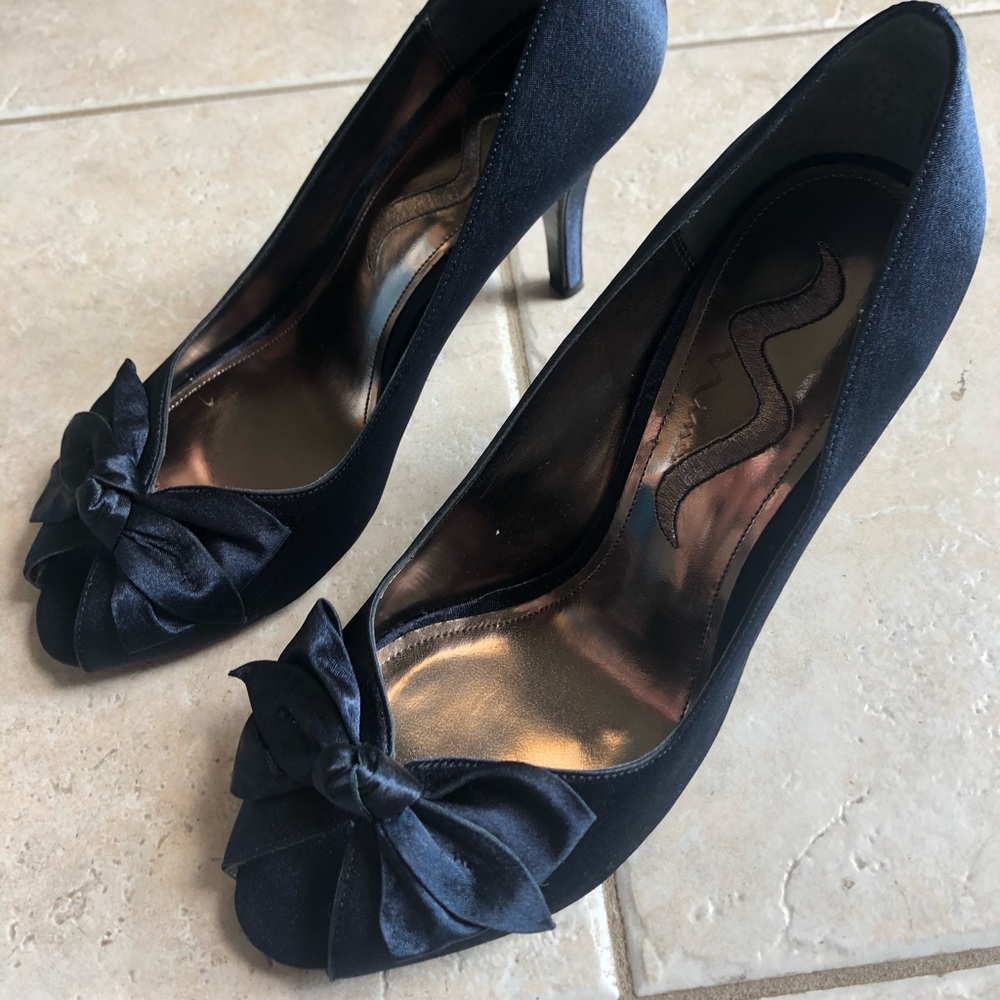 Nina Peep toe midnight satin pump